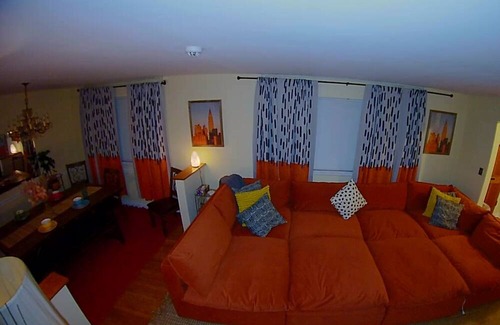 Capitol Heights House | Minutes to DC, MGM Casino, Outlets, Gaylord, National Harbor, DC National Mall