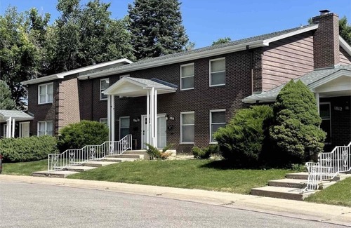 Greeley House | Large, beautifully updated townhome close to UNC and NCMC.