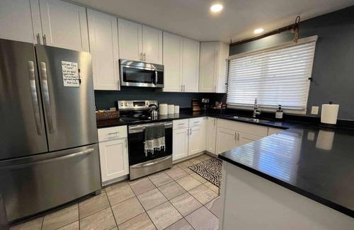 Greeley House | Large, beautifully updated townhome close to UNC and NCMC.