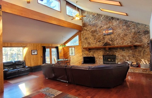 Pine Ski Chalet | Absynthe Chalet