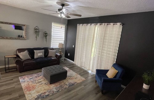 Crestwynd Bay House | 3 beds, 2 1/2 bath close to Disney and universal. nSleep up to 7. Community pool