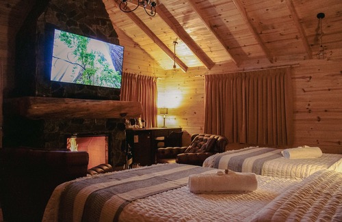 Pasco Cottage | Boutique Cabin with Panoramic View