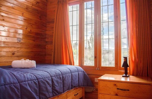 Pasco Cottage | Boutique Cabin with Panoramic View