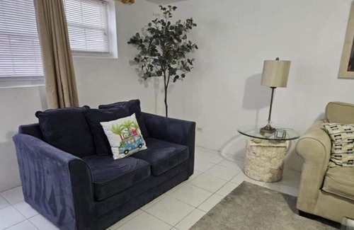 Bellefontaine Neighbors Apartment | Exquisite 1-bedroom Apartment is centrally located in Devonshire Parish