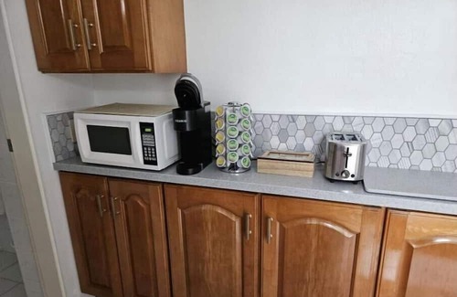 Bellefontaine Neighbors Apartment | Exquisite 1-bedroom Apartment is centrally located in Devonshire Parish