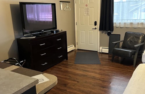 100 Mile House Hotel | 94 Mile Motel & RV Park