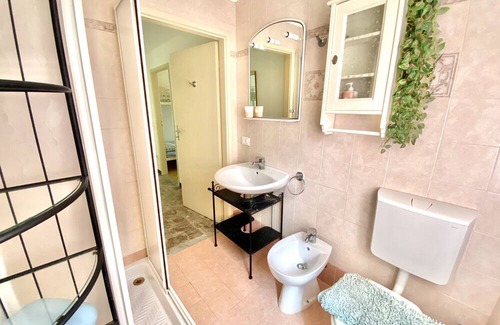 Marina di Castagneto Carducci House | Holiday Home 'Appartamento 2 - Villa Lidia' with Private Pool, Wi-Fi and Air Conditioning