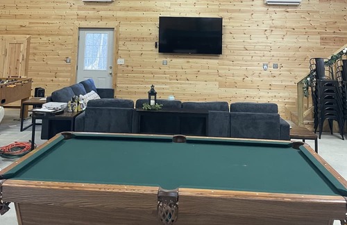La Grange House | Spacious 6-bedroom house in charming La Grange with AC, WiFi