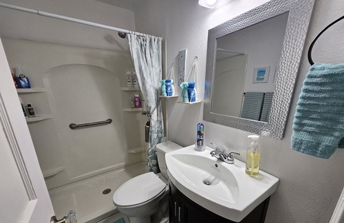 Sayles Blvd. Area House | Cute and cozy 2 bedroom cottage - centrally located and charming!