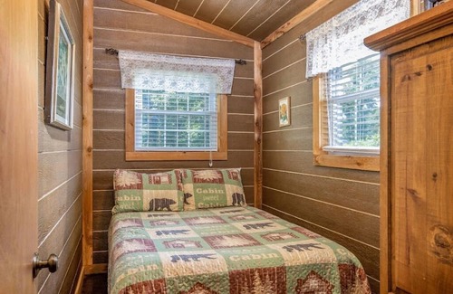 Cleora Cabin | The Egret Cabin - Accommodates 6 Guests