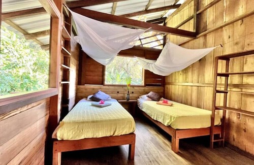 Nuqui House | Maison Familiale vue sur mer Proche de Termales