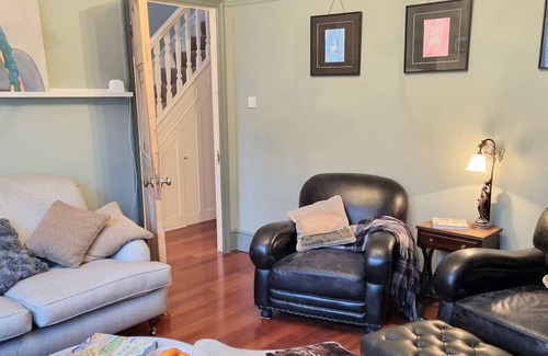 Mortlake House | Richmond Parkside escape. Amazing family house in safe and leafy London.