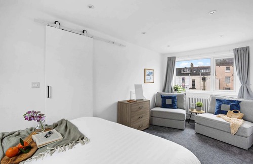 Barnstaple House | Gloster Town House gorgeous family home Barnstaple