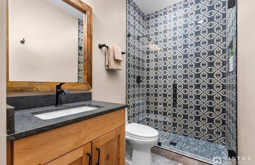 Aerie Cabin | Aerie Alcove Luxury Lodge - Newly Renovated with New Hot Tub, Sauna - Sleeps 14