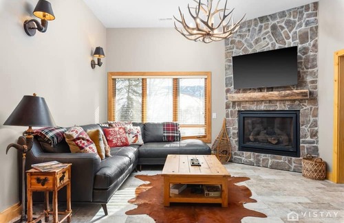 Aerie Cabin | Aerie Alcove Luxury Lodge - Newly Renovated with New Hot Tub, Sauna - Sleeps 14
