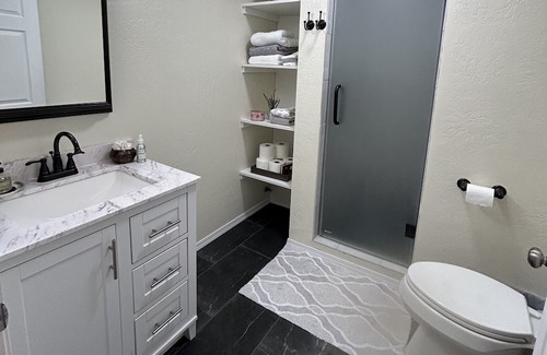 Stevensville House | Weekend getaway!! Beautiful newly renovated townhouse.