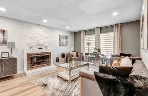 Westminster House | Cheerful 4-Bedroom Home with Indoor Fireplace