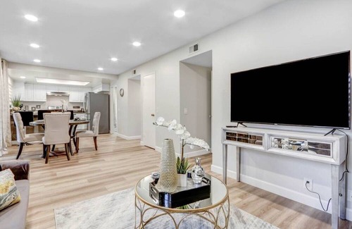 Westminster House | Cheerful 4-Bedroom Home with Indoor Fireplace