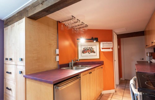 Shawnigan Lake Apartment | Spacious character suite! Close to local private schools, dining and more!