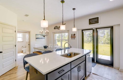 Cedar Grove House | New! 4BR Beach Bliss -15-Mins Getaway Sleeps 12