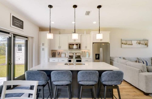 Cedar Grove House | New! 4BR Beach Bliss -15-Mins Getaway Sleeps 12