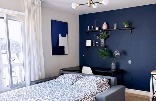 Vanves Apartment | 3 minutes from metro, sleeps 2, and parking at Porte de Versailles 3 stars