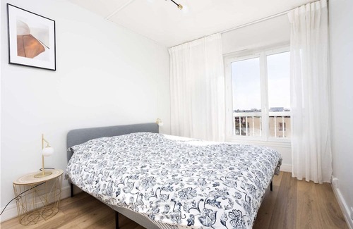 Vanves Apartment | 3 minutes from metro, sleeps 2, and parking at Porte de Versailles 3 stars