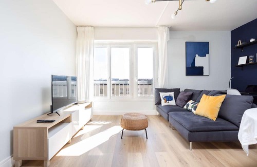 Vanves Apartment | 3 minutes from metro, sleeps 2, and parking at Porte de Versailles 3 stars