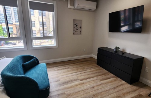 Kitchener Apartment | Trendy Large 1 Queen Bed Studio Prime Downtown Location!