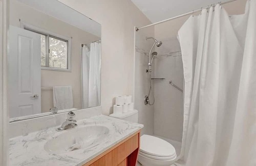 Brentwood House | A beautiful 3-level split house - near U of C and C-train