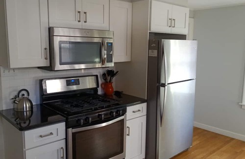 Gloucester House | Cozy 2 bedroom between the beach and downtown