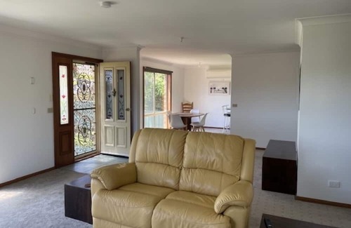 Malua Bay House | Stroll to the Beach