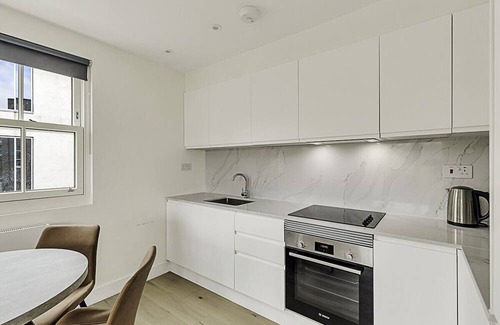 Turnham Green Apartment | Sunny 2-Bed Gem in Chiswick