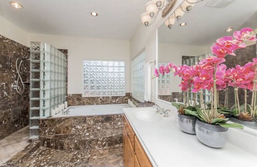 Elmhurst Heights House | Luxury Austin Villa W/ Pool and Downtown Views!