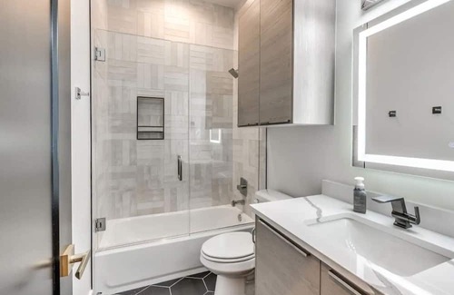 Piedmont House | The Cosmopolitan Lux at LLLRanch