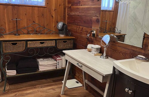 Bonita Springs Cottage | Adorable Cottage Close To Downtown & Area Beaches.