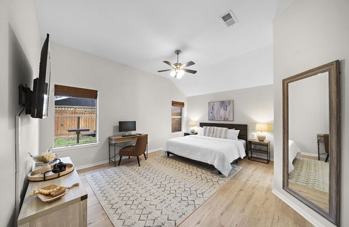 Tomball House | Tomball Tranquility: 3BR/2BA Gem!