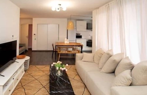 Neudorf Est Apartment | Appartement au Centre ! Parking Sécurisé ! Idéal Pour Votre Séjour à Strasbourg