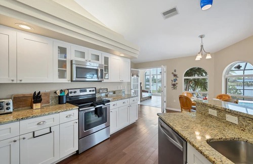 South Gulf Cove House | 🥇 Elegant 3bd home on the canal (SGC1072)