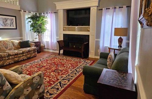 Olive Branch House | Spacious, State Line, Private Pool with king Beds
