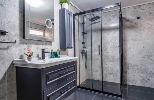 Besiktas Apartment | Gorgeous Flat with Balcony in Besiktas