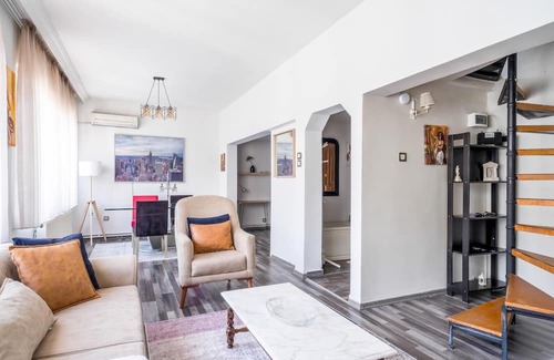 Besiktas Apartment | Gorgeous Flat with Balcony in Besiktas