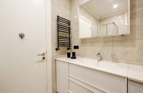Fenerbahce Apartment | Central, Spacious Flat 3 min to Coast in Kadikoy