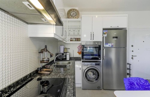 Seki Apartment | Residence w Balcony and Shared Pool 7 min to Coast