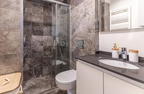 Taksim Apartment | Sleek Flat 6 min to Istiklal Ave in Beyoglu