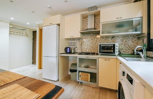 Bostanci Apartment | Modern Flat By Bagdat Avenue and Bostanci Coast