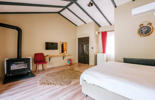 Altinova House | Tranquil Studio w Pool and Garden in Nature