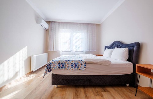 Osmangazi Apartment | Sleek Flat with Balcony in Bursa