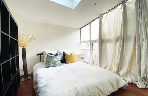 Quartier de la Folie-Mericourt House | AMAZING TOWNHOUSE WITH SHARED TREE-LINED COURTYARD
