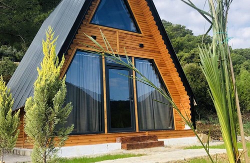 Karaoz House | Dağ ve deniz manzaralı, jakuzili üçgen ahşap ev